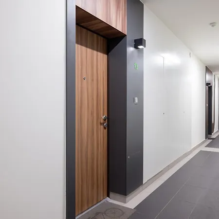 Ursus Luna By Bookinghost Appartement